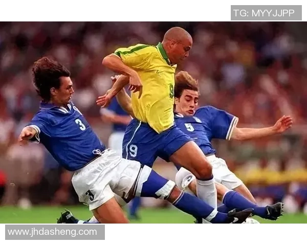 昔日足坛巨星重聚绿茵场，传奇球员再战青春，精彩比赛点燃激情再现辉煌