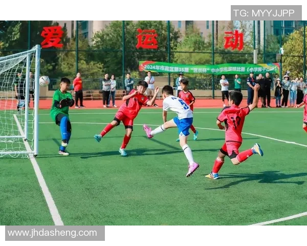 球星画册聚焦绿茵激情记录足球巨星风采与赛场辉煌瞬间